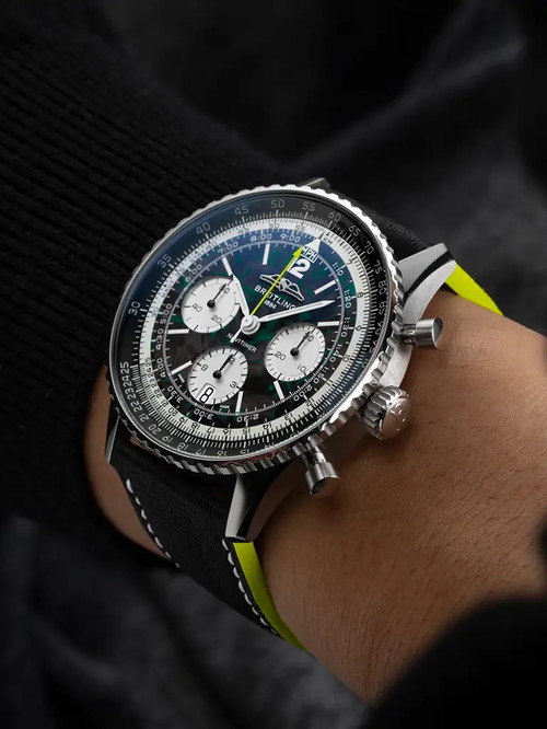 Breitling x Aston Martin, »Navitimer B01 Chronograph 43 Aston Martin Aramco Formula One™ Team«