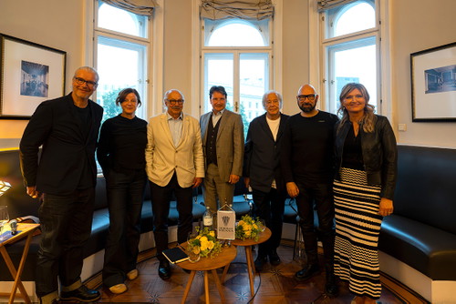 Talk »Design in Transition« von Lights of Vienna mit (v.l.n.r.) Thomas Feichtner, Ulrike Tschabitzer-Handler, Alexander Oborny, Martin Traxl, Boris Podrecca, Matias  del Campo und Sabine Mitterbacher