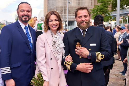 Hotel-Manager Oliver Oltvanyi (l.), Andrea Kruse, CEO &amp; Co-Founder VIVA Cruises und Kapitän Nicholas Peningue