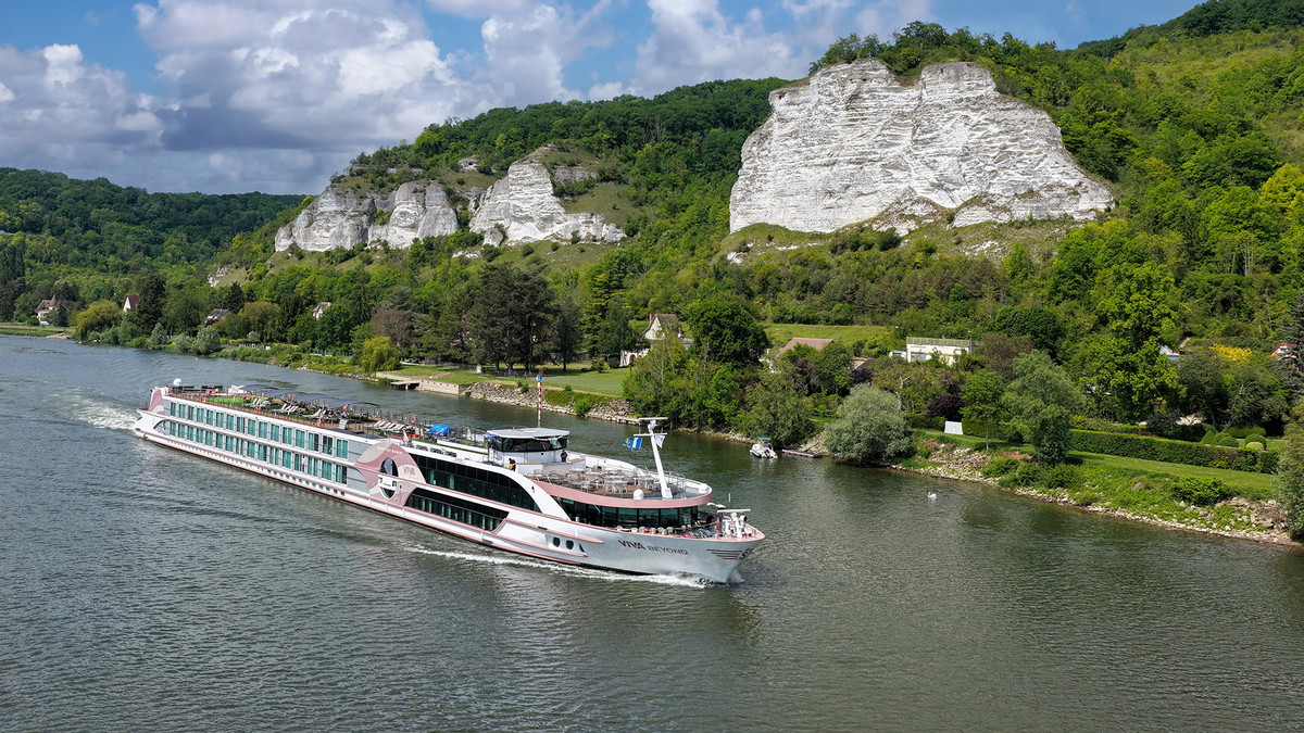 VIVA BEYOND Boutique-Schiff auf der Seine
