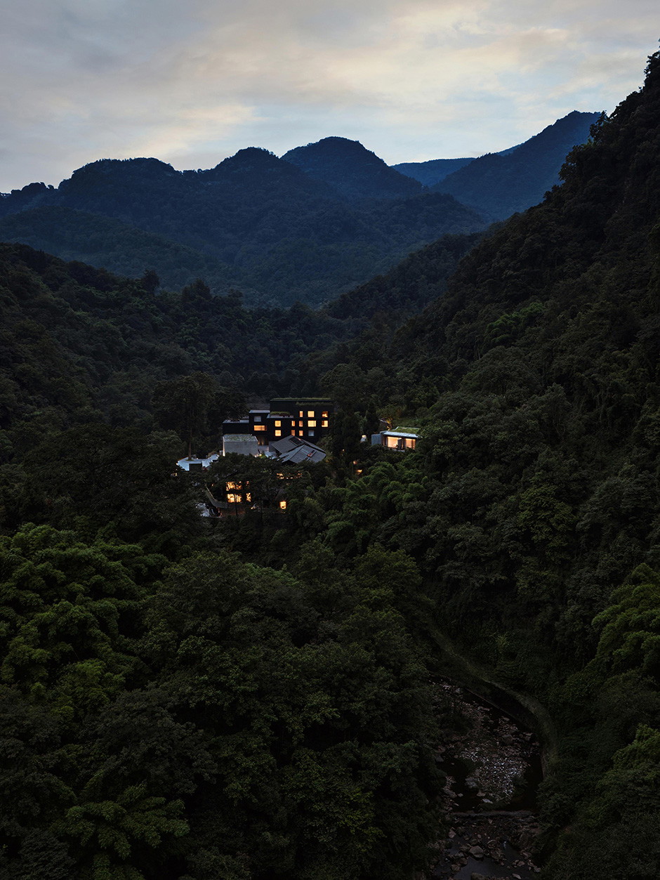 ZOLAND·Emei
Emeishan City, China