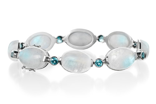 Armband mit Mondsteinen und blauen Zirkonen in 18 Karat Weißgold.