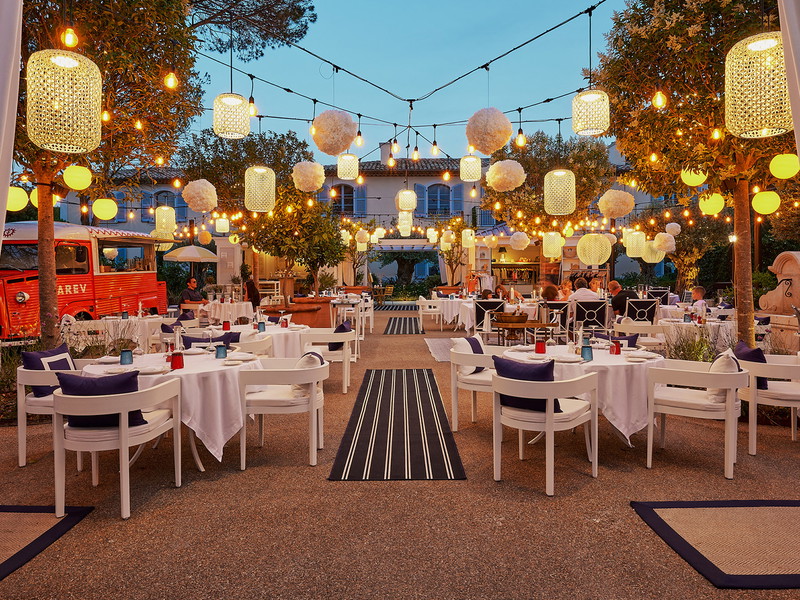 «The Strand Al Fresco« im Hotel AREV St. Tropez 