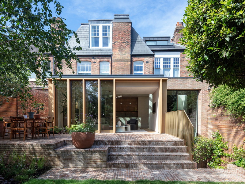 Molteni&amp;C furnishes a Victorian Home in London