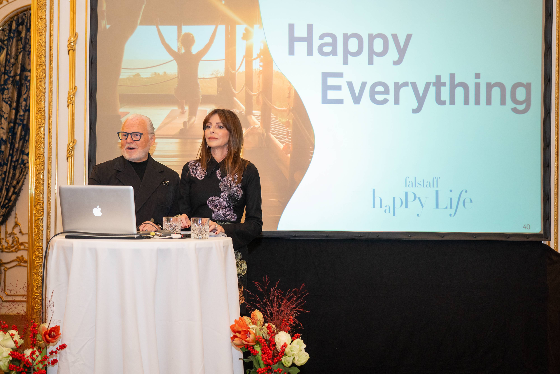 Verleger Wolfgang Rosam und Herausgeberin Angelika hatten zur Präsentation des Magazins Happy Life eingeladen.