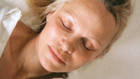 Pamela Anderson mischt den Beautymarkt auf mit Sonsie