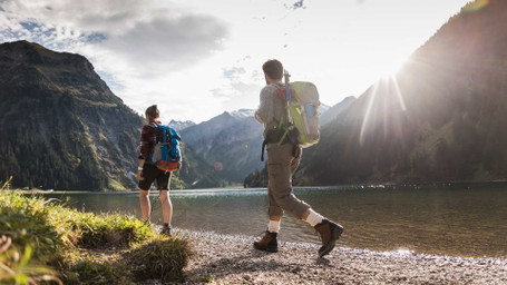 Trekking und Pilgern: Weitwandern im Sommer