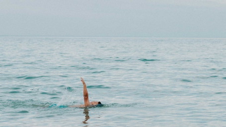 So geht Rückenschwimmen richtig