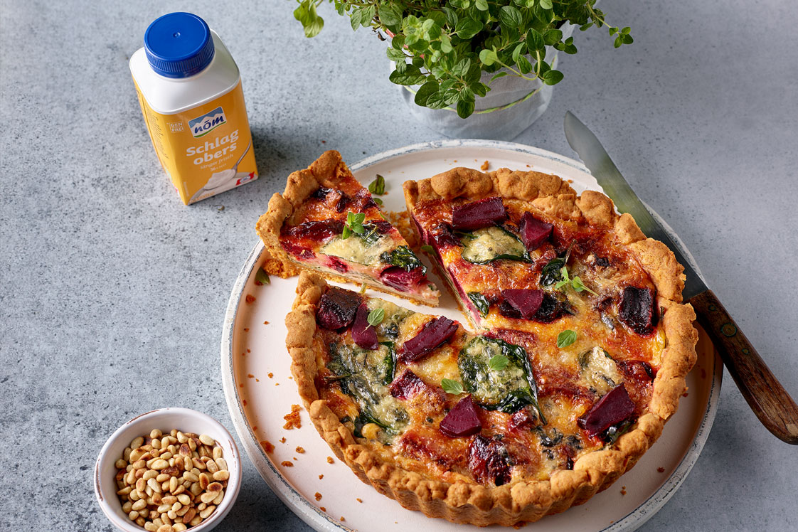 Cheddar-Tarte mit karamellisierten roten Rüben