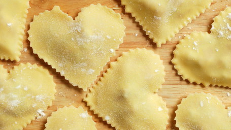 Rezept: Herz-Ravioli mit Safrantopping für den Valentinstag
