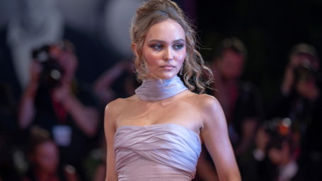 Herbsttrend 2025: So gelingt der Copper-Eyes-Look à la Lily-Rose Depp