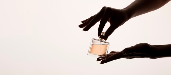 Warm, sinnlich, charakterstark: Die Parfum-Trends für die kalte Jahreszeit
