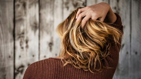 Golden Hour für Ihr Haar – warum Honigtöne jetzt so gefragt sind