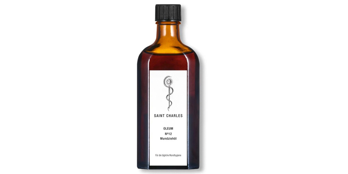 Wissenschaftlich nicht erprobt, aber gut fürs Gefühl: Ölziehen. Wie etwa mit dem von Saint Charles. Um € 28,80. 
saint-charles.eu