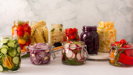 Fermentieren leicht gemacht: Von Sauerkraut bis Kimchi