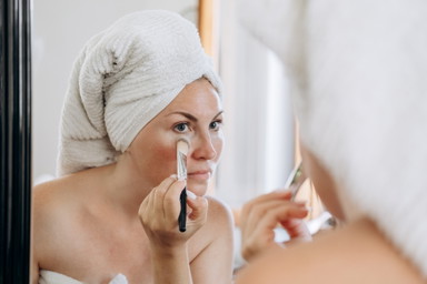 Das sind die besten Concealer gegen Falten und Sonne