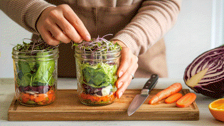 Gesund To Go: Sommerliche Salate im Glas