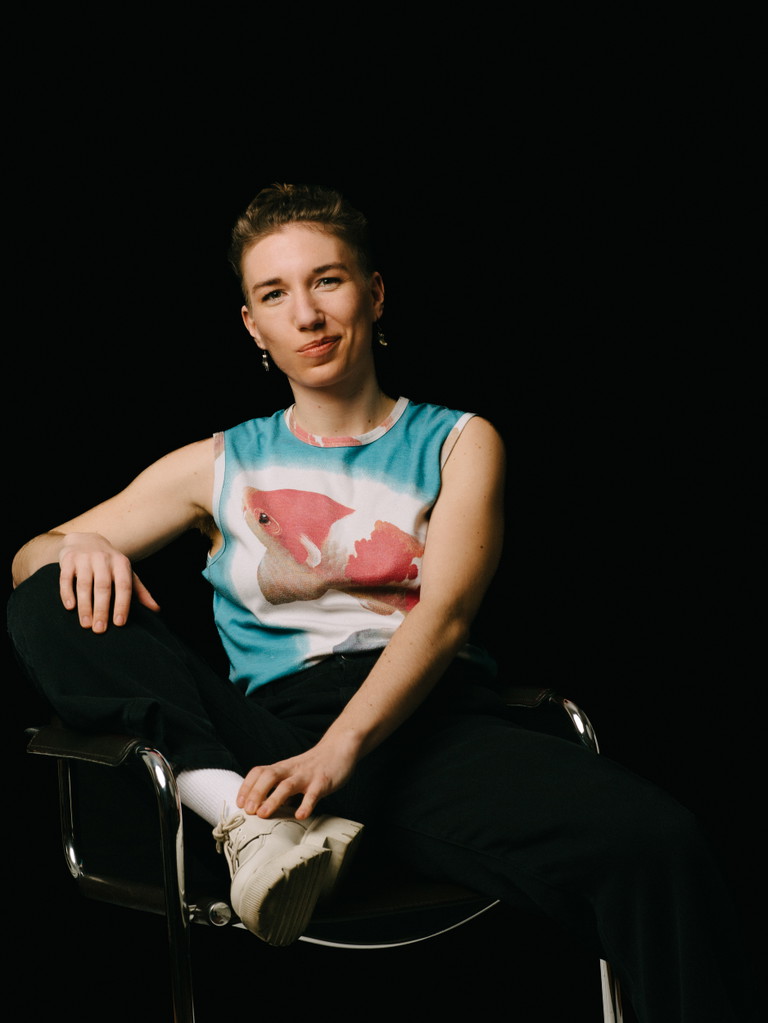 Mirjam Stängl studierte ab 2011 Bühnen- und Kostümgestaltung an der Universität Mozarteum in Salzburg. Seit 2018 arbeitet sie freischaffend, u.a. an den Staatstheatern Mainz und Nürnberg, Théâtre National du Luxembourg, Schauspielhaus Wien, Kosmos Theater Wien sowie am Burgtheater Wien. Für ihr Bühnenbild für „Zwiegespräch“ von Peter Handke am Burgtheater Wien wurde Mirjam Stängl im Rahmen des Berliner Theatertreffens 2023 mit dem 3sat-Preis ausgezeichnet sowie für den Nestroypreis für die beste Ausstattung nominiert. Sie wurde von der Zeitschrift Theater heute zur Bühnenbildnerin des Jahres 2023 gewählt.