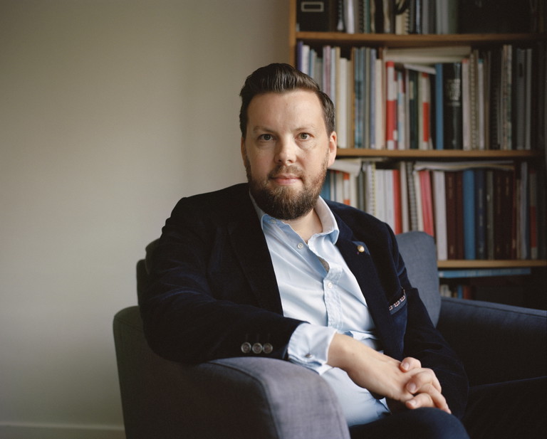 David Butt Philip ist Lohengrin. Der Engländer sagt: „Man muss elegant und schön singen können, aber auch in der Höhe über das Orchester kommen. Das ist meine Stärke, ich bin halber Heldentenor und halber lyrischer Tenor.“