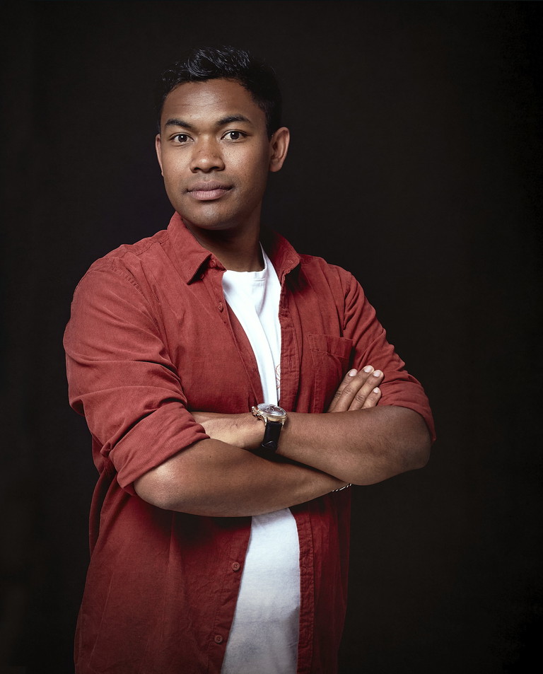 Michael Arivony, Bariton. Er wurde in Mauritius fürs Opernstudio der Staatsoper entdeckt und singt jetzt u. a. den „Figaro“ ab 24. Mai 2025.