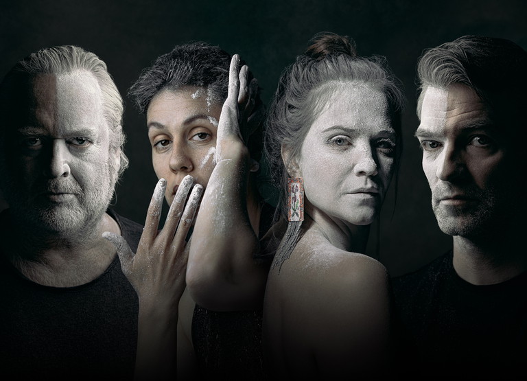 „Amphytrion“ in Perchtoldsdorf mit Gregor Seberg, Daniela Golpashin, Larissa Fuchs und Jakob Seeböck.