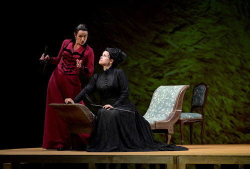 Die zwei Witwen von Bedřich Smetana erzählt das Leben von zwei verwitweten Frauen. 