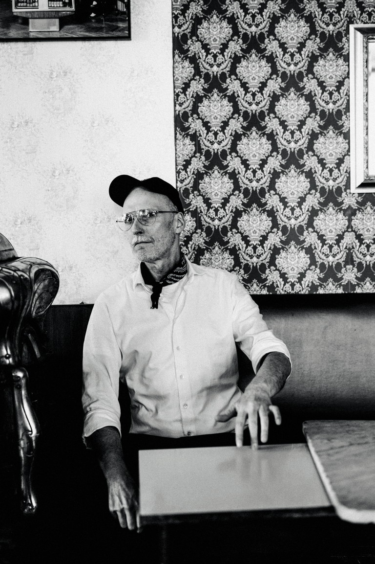 Das Caféhaus, das völlig aus der Zeit gefallen ist. Christopher Wurmdobler im Café Heumarkt, das sich erfolgreich gegen jede Gentrifizierung gewehrt hat.