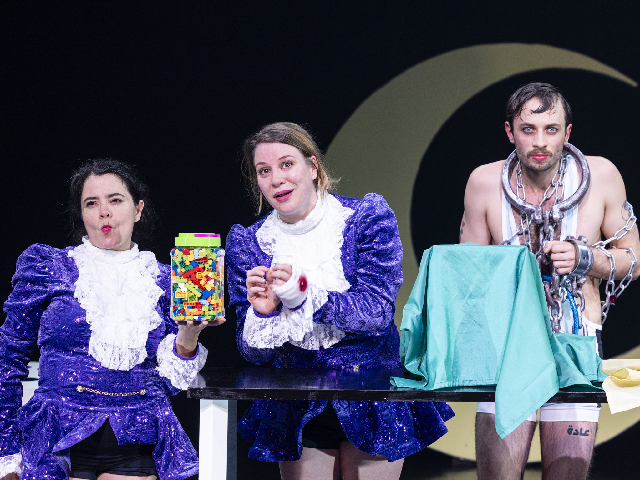 Edwarda Gurrola, Michaela Bilgeri und Raphael Macho im Kosmos Theater.