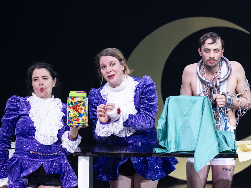 Edwarda Gurrola, Michaela Bilgeri und Raphael Macho im Kosmos Theater.