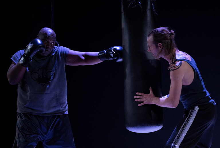 In einem Boxclub verortet der Regisseur und Nestroypreisträger Rikki Henry seine Inszenierung von Othello.