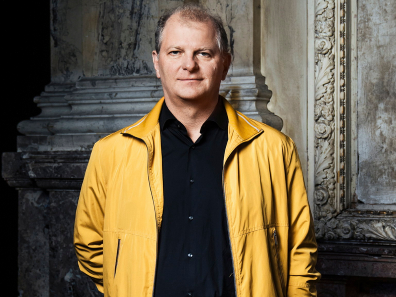 Martin Kušej ist nicht nur Direktor des Wiener Burgtheaters, sondern auch einer der gefragtesten und erfolgreichsten Theater- und Opernregisseure des deutschsprachigen Raums.