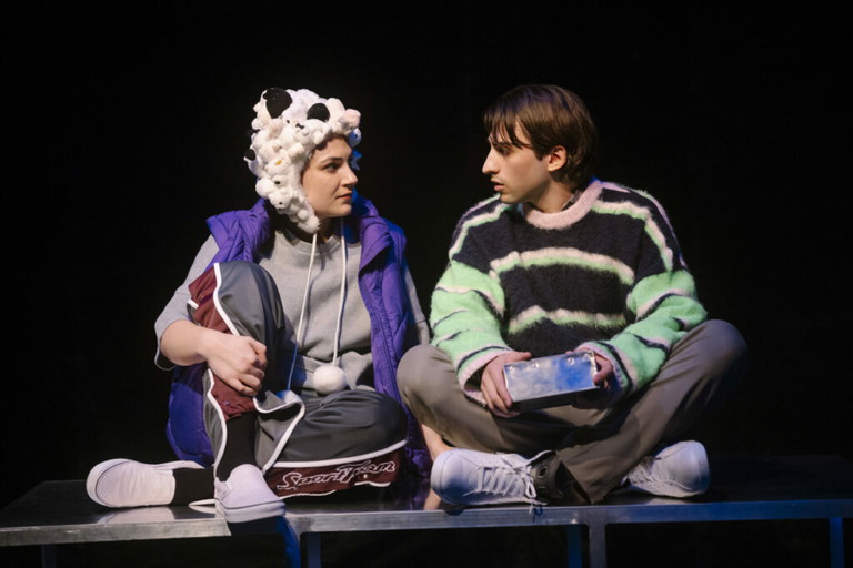 Laetitia Toursarkissian und Edward Lischka in „Abgefuckt“. 
