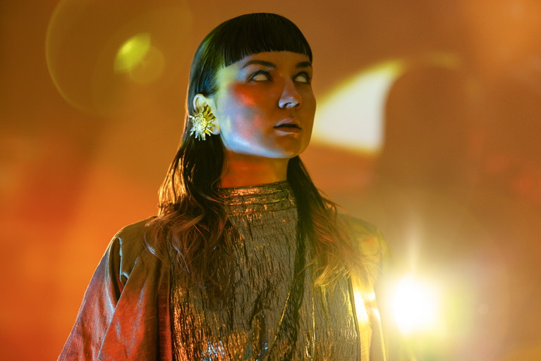 Nastasja Ronck (u.a. My Ugly Clementine) ist eine der Live-Musiker*innen bei „Run wild in it“.