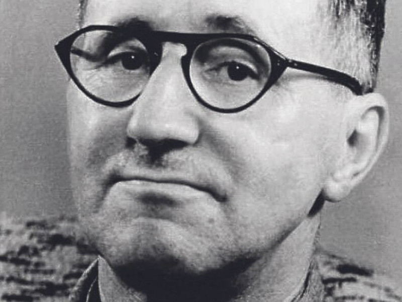 Der Dramatiker Bertold Brecht gilt als Begründer des epischen Theaters.