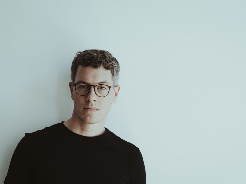 Nikolaus Webern studierte Bühnengestaltung an der Akademie der Bildenden Künste und arbeitet seit 2006 als Bühnenbildner. Mittlerweile gehen etwa 65 Bühnenbilder für Produktionen vornehmlich in Deutschland und Österreich auf sein künstlerisches Konto.