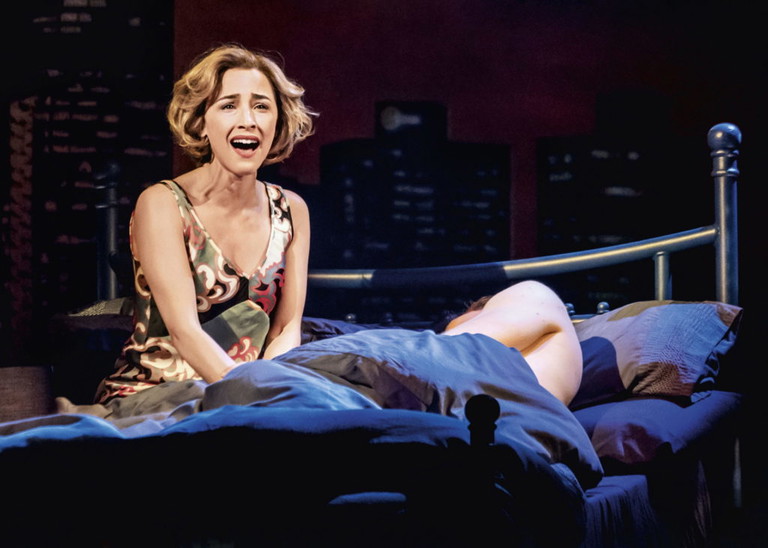 Trotz seiner dramatischen Liebe zu Kim, entscheidet sich Hauptfigur Chris in „Miss Saigon“ für seine Ehefrau Ellen. 