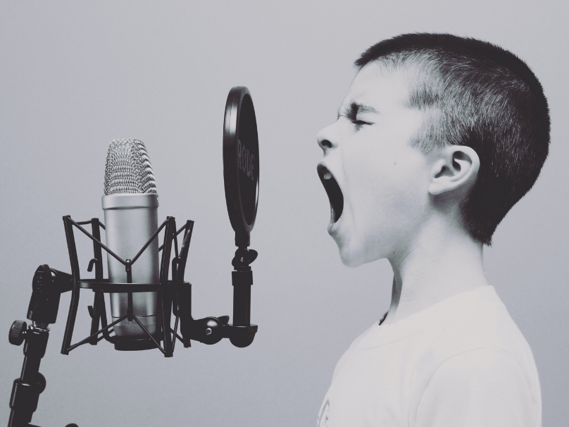 Damit es in der Sommerpause nicht langweilig wird, haben wir für Sie ein paar Theaterpodcasts, die inspirieren. 