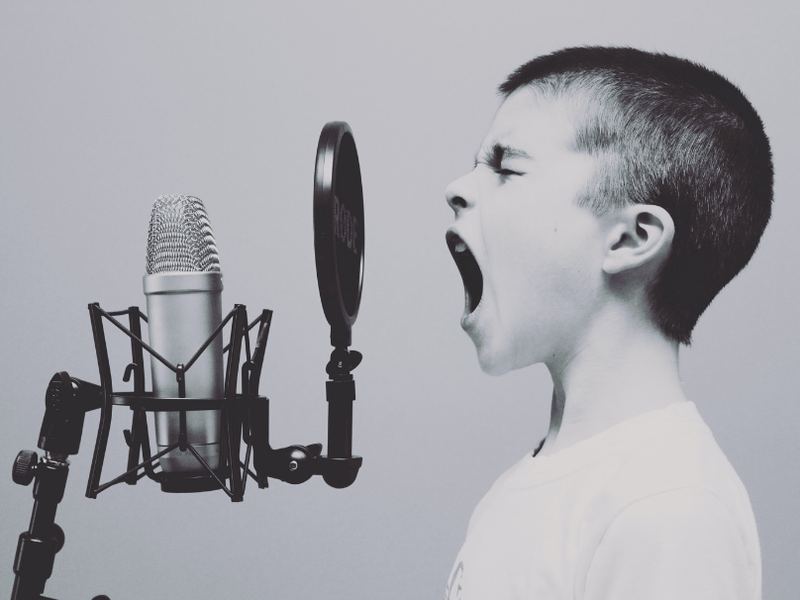 Damit es in der Sommerpause nicht langweilig wird, haben wir für Sie ein paar Theaterpodcasts, die inspirieren. 