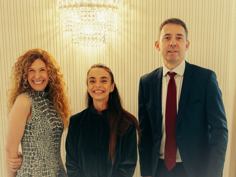 Lotte de Beer, Bogdan Roščić und in der Mitte die neue Staatsballettchefin, Alessandra Ferri.