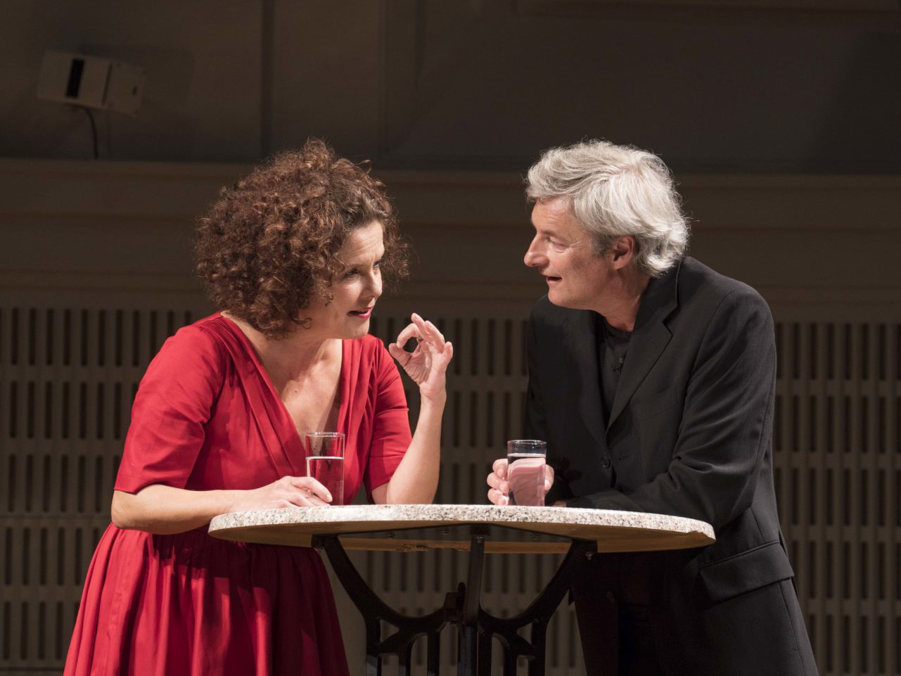 Angelika Kirchschlager und Alfred Dorfer vermischen Klassik und Komik in einem Liederabend in der Wiener Kammeroper.