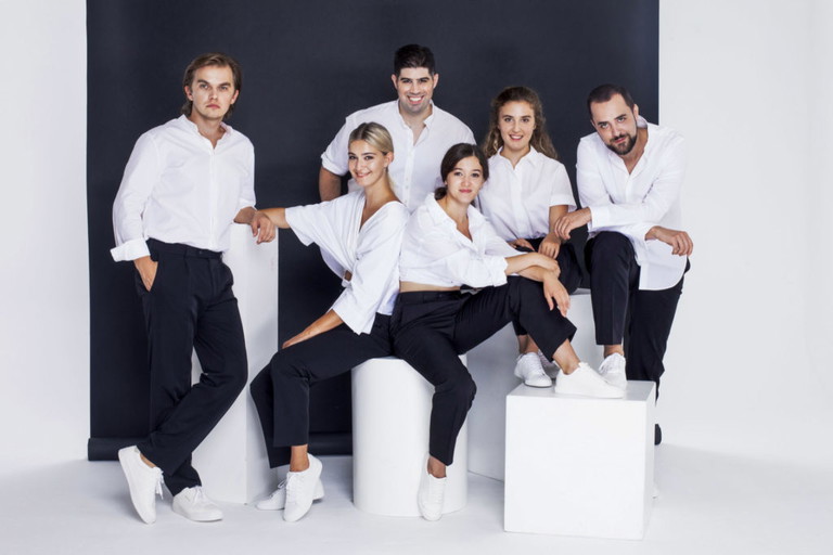 Das Junge Ensemble des Theater an der Wien startet in diesem Jahr unter nicht ganz einfachen Bedingungen künstlerisch durch: Bass Ivan Zinoviev, Sopran Miriam Kutrowatz, Tenor Andrew Morstein, Sopran Valentina Petraeva, Mezzosopranistin Sofia Vinnik und Bariton Sebastià Peris.