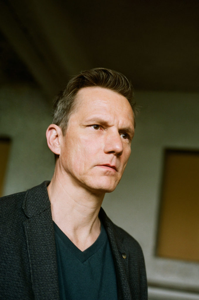 Eine Rolle, die sich Markus Scheumann zunächst gar nicht vorstellen konnte: Der Schriftsteller in „Die Jagdgesellschaft".