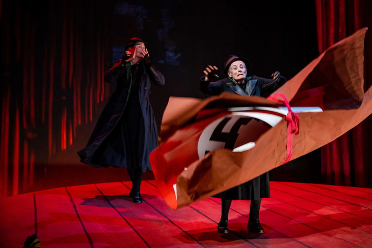 Lore Stefanek " aus „Der deutsche Mittagstisch" im Theater in der Josefstadt. 