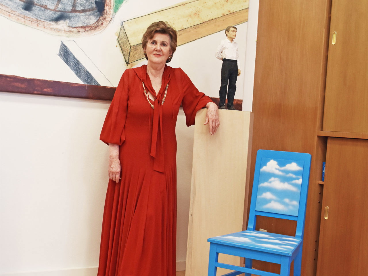 Helga Rabl-Stadler im Premieren-­Outfit in ihrem Büro, das sie mit Ende des Jahres räumen wird.