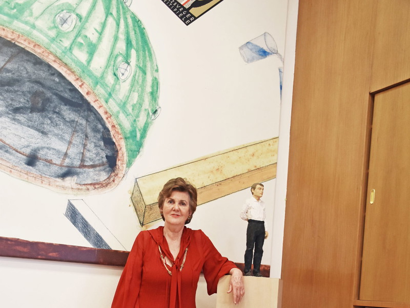 Helga Rabl-Stadler im Premieren-­Outfit in ihrem Büro, das sie mit Ende des Jahres räumen wird.