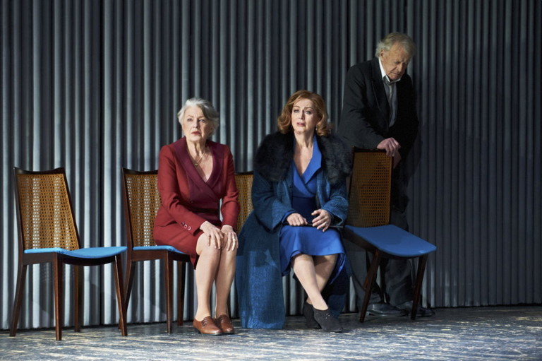 John Gabriel Borkman:
2012 war sie erneut in einem Ibsen-Drama zu sehen. Als Ella Rent- heim gab sie die Zwillingsschwester von Nicole Heesters 