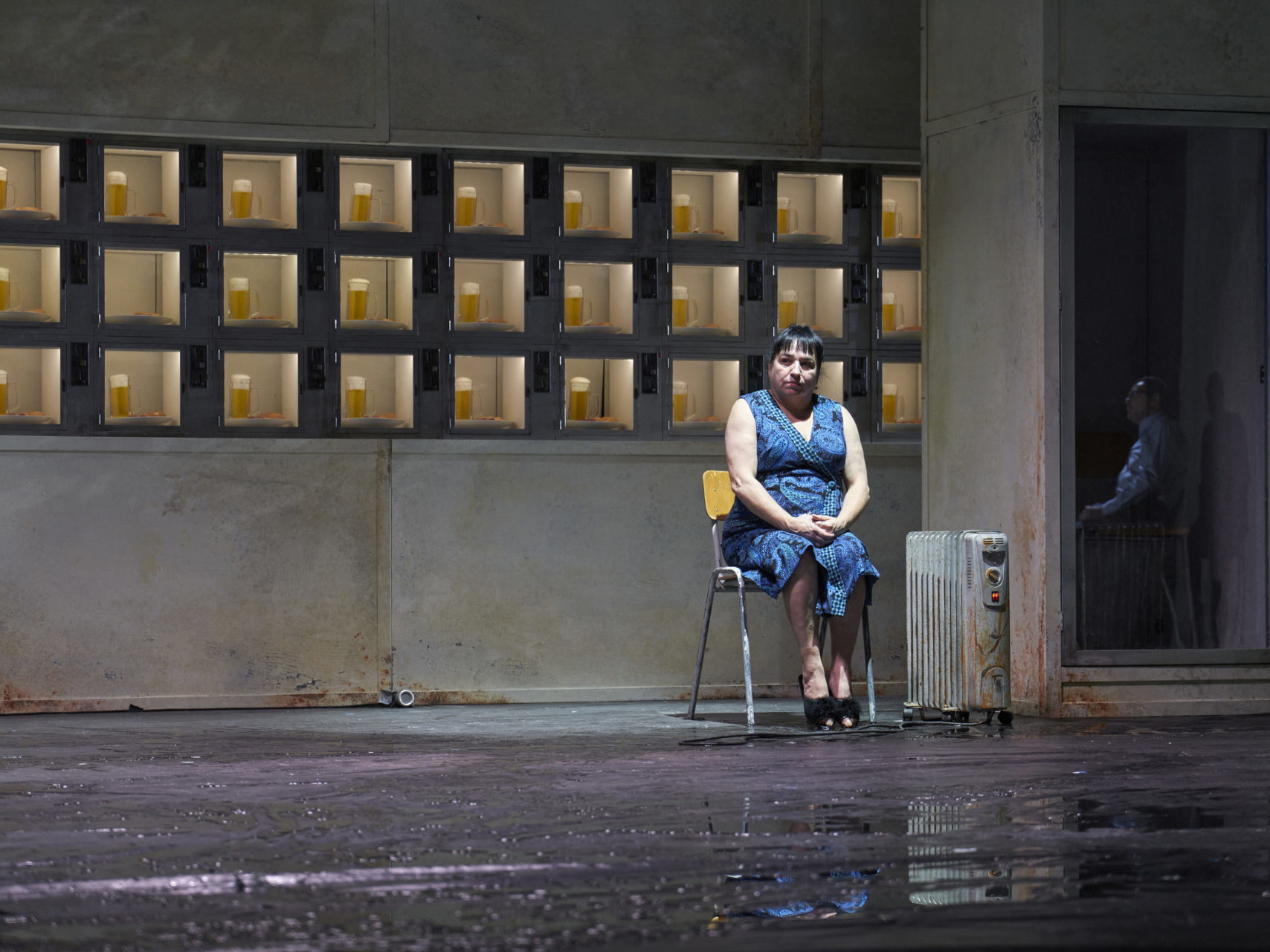 Maria Happel in Barbara Freys Inszenierung von „Automatenbüffet" für das Burgtheater.