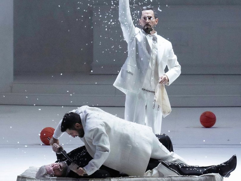 Dmitry Uliyanov (Il Commendatore), Davide Luciano (Don Giovanni) und Kyle Ketelsen (Leporello) in Don Giovanni bei den Salzburger Festspielen 2024.