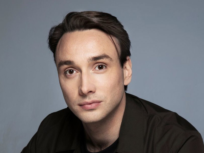 Huw Montague Rendall ist ab dem 26. Oktober in Benjamin Brittens Oper „Billy Budd“ zu sehen. Mit Ben Glassberg, dem Musikdirektor der Volksoper, produzierte er die CD „Contemplation“. Rendall ist Absolvent des Royal College of Music. Beide Eltern sind Opernsänger und traten an der Wiener Staatsoper auf.