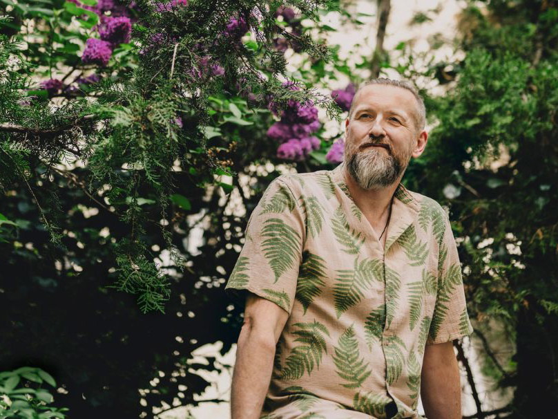 Kein Flieder, dafür Rosen spielen eine wichtige Rolle im Volksmärchen, das Henry Mason für das Theater der Jugend auf die Bühne bringen wird.